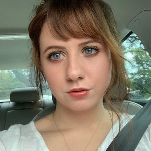 Meet your Posher, Caitlin